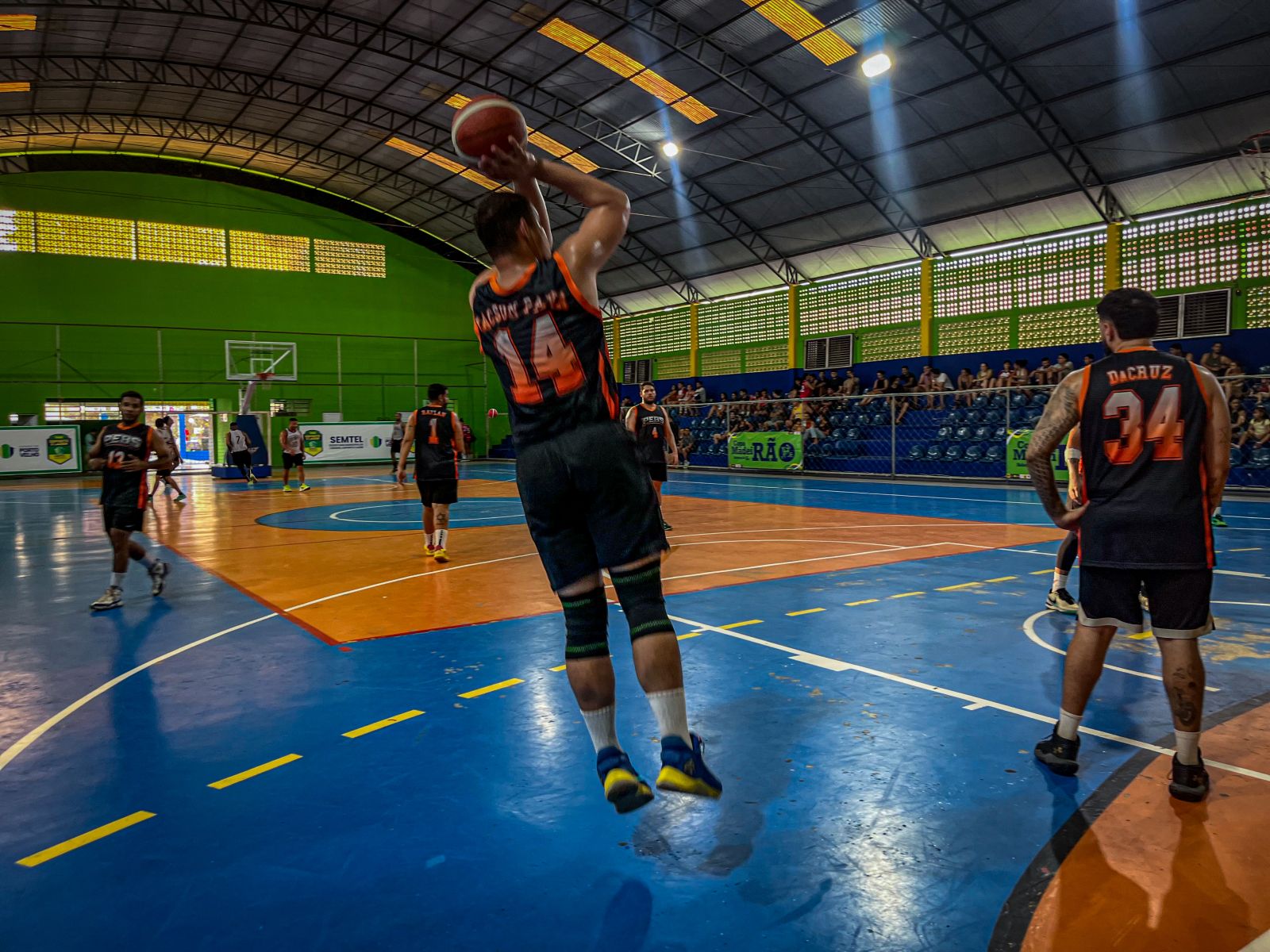 Competição reuniu atletas nas modalidades de basquete e voleibol, masculino e feminino
