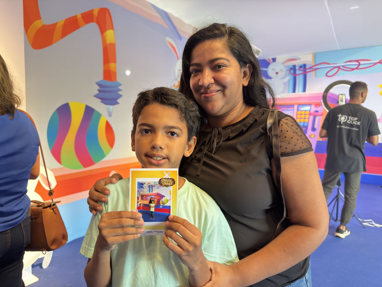 O pequeno Davi dos Santos também viveu um momento especial ao lado da mãe, a confeiteira Lorayne dos Santos